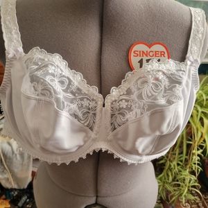 32H NWT Bra